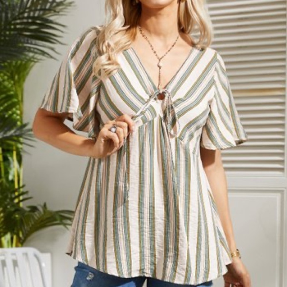 Suzanne Betro | NWOT GREEN & IVORY FRONT TIE FLUTTER SLEEVE TUNIC